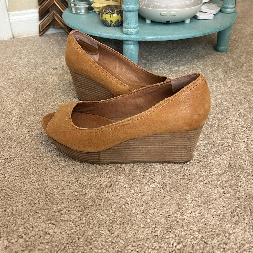 Lucky Brand Tan Suede Peep-Toe Wedge Pumps